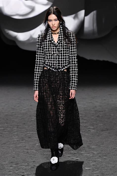 maglie chanel sfilata|Sfilata Chanel Autunno Inverno 2024/2025: le foto dei look più belli.